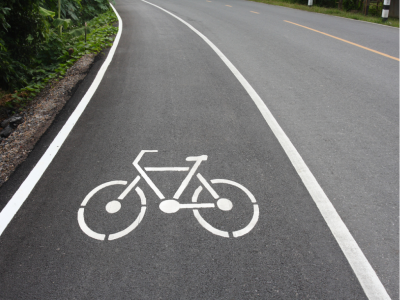 V&eacute;lo sur pistes cyclables &ndash; EN PR&Eacute;SENTIEL